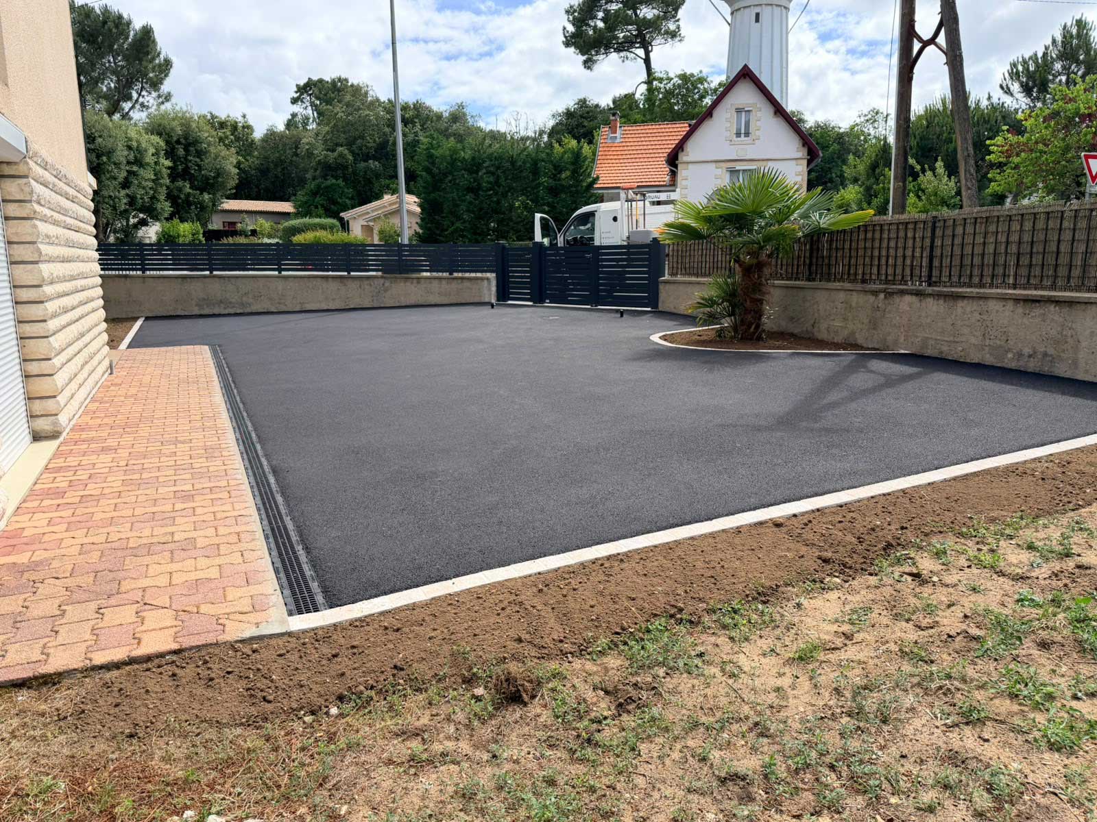 Photos de nos aménagements extérieurs : cours, allées et terrassement