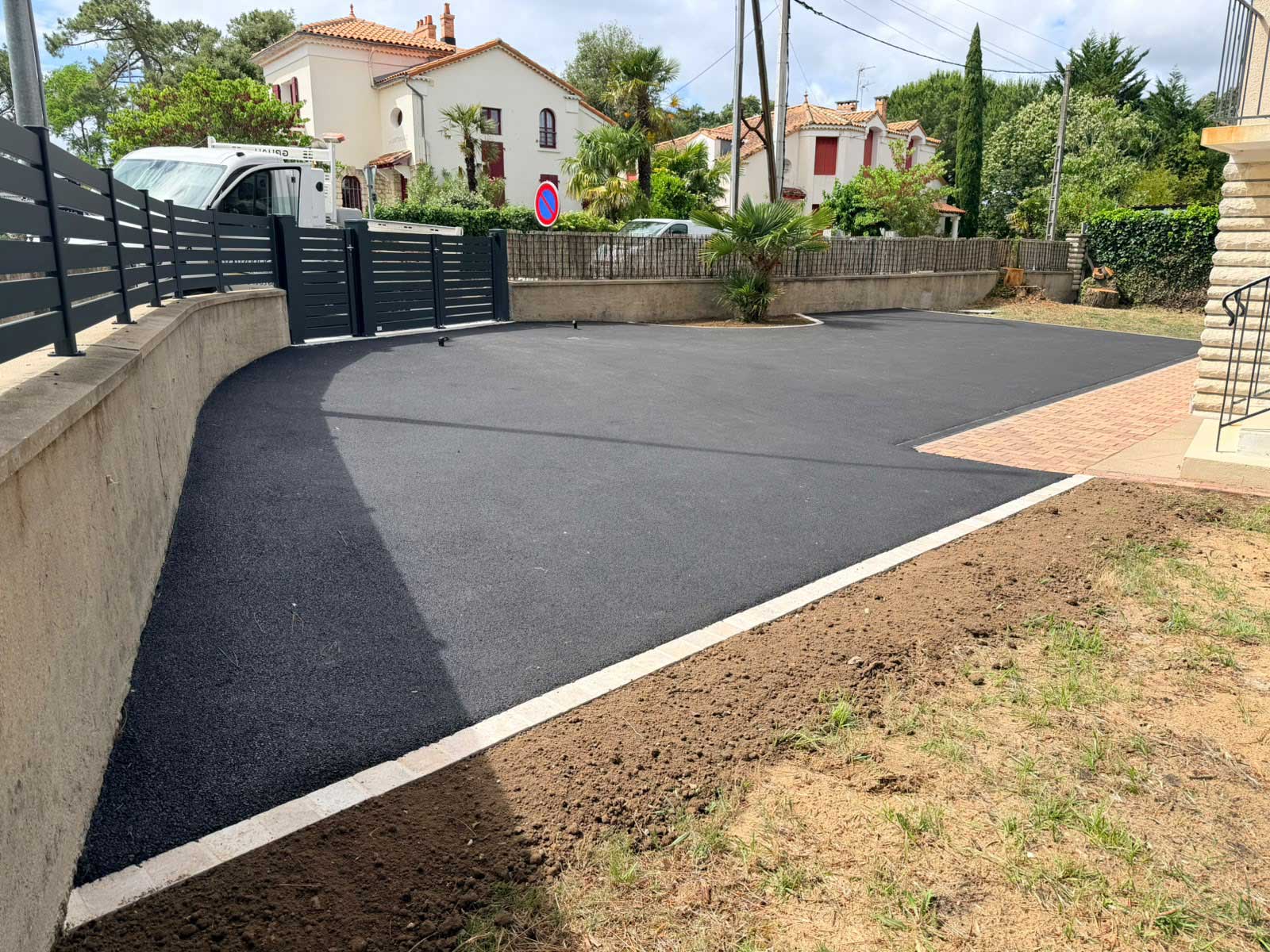 Photos de nos aménagements extérieurs : cours, allées et terrassement