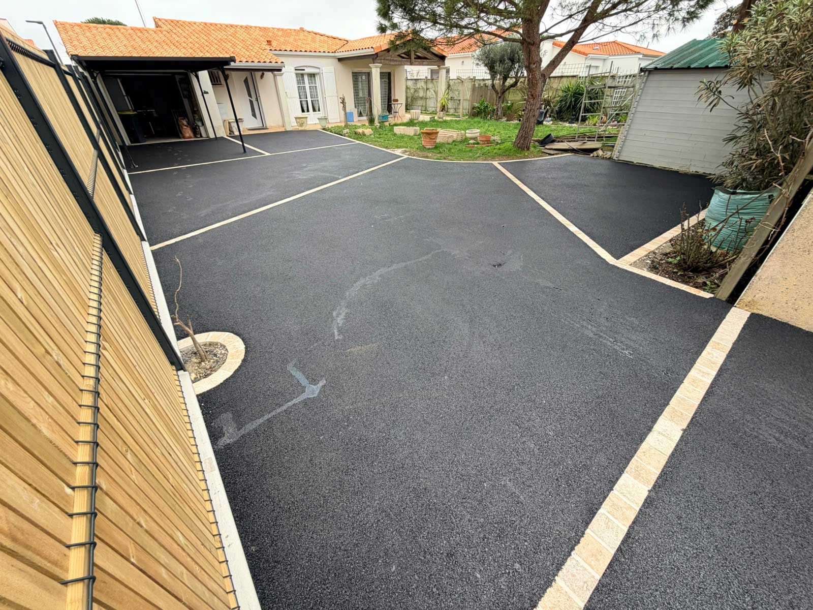 Photos de nos aménagements extérieurs : cours, allées et terrassement
