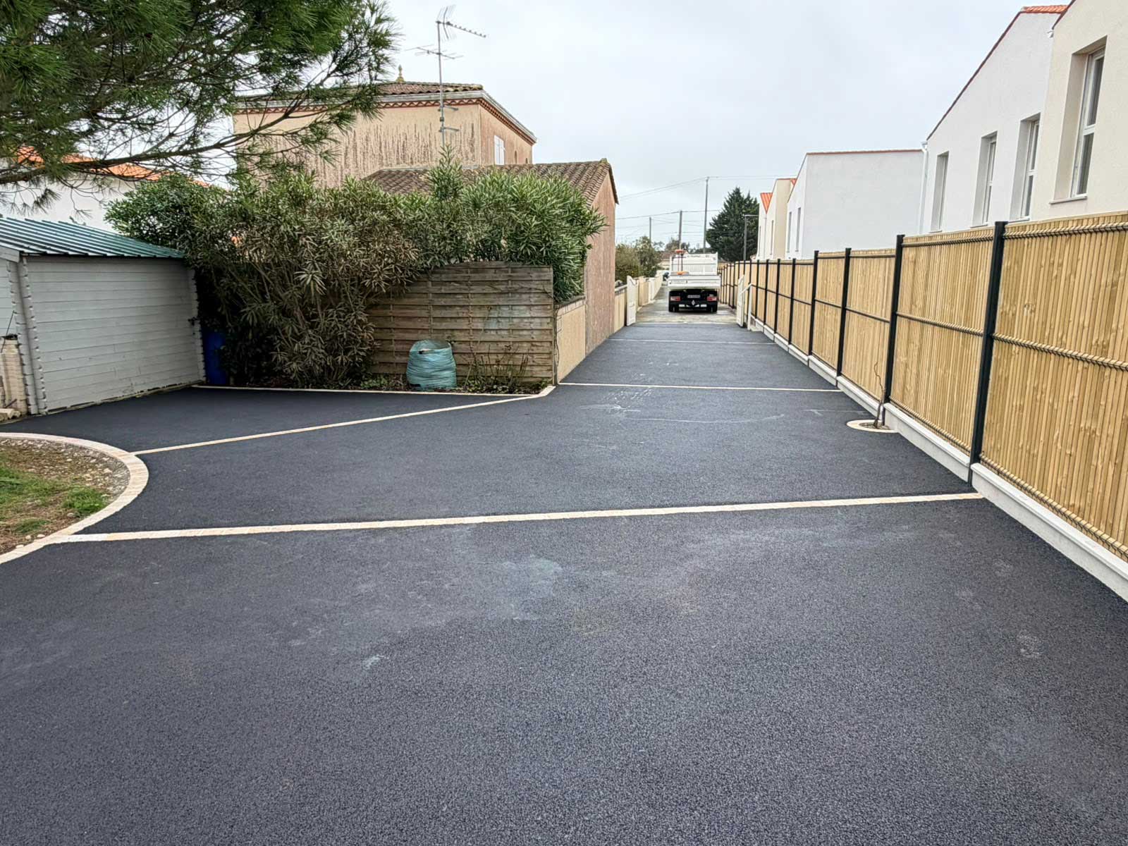 Photos de nos aménagements extérieurs : cours, allées et terrassement