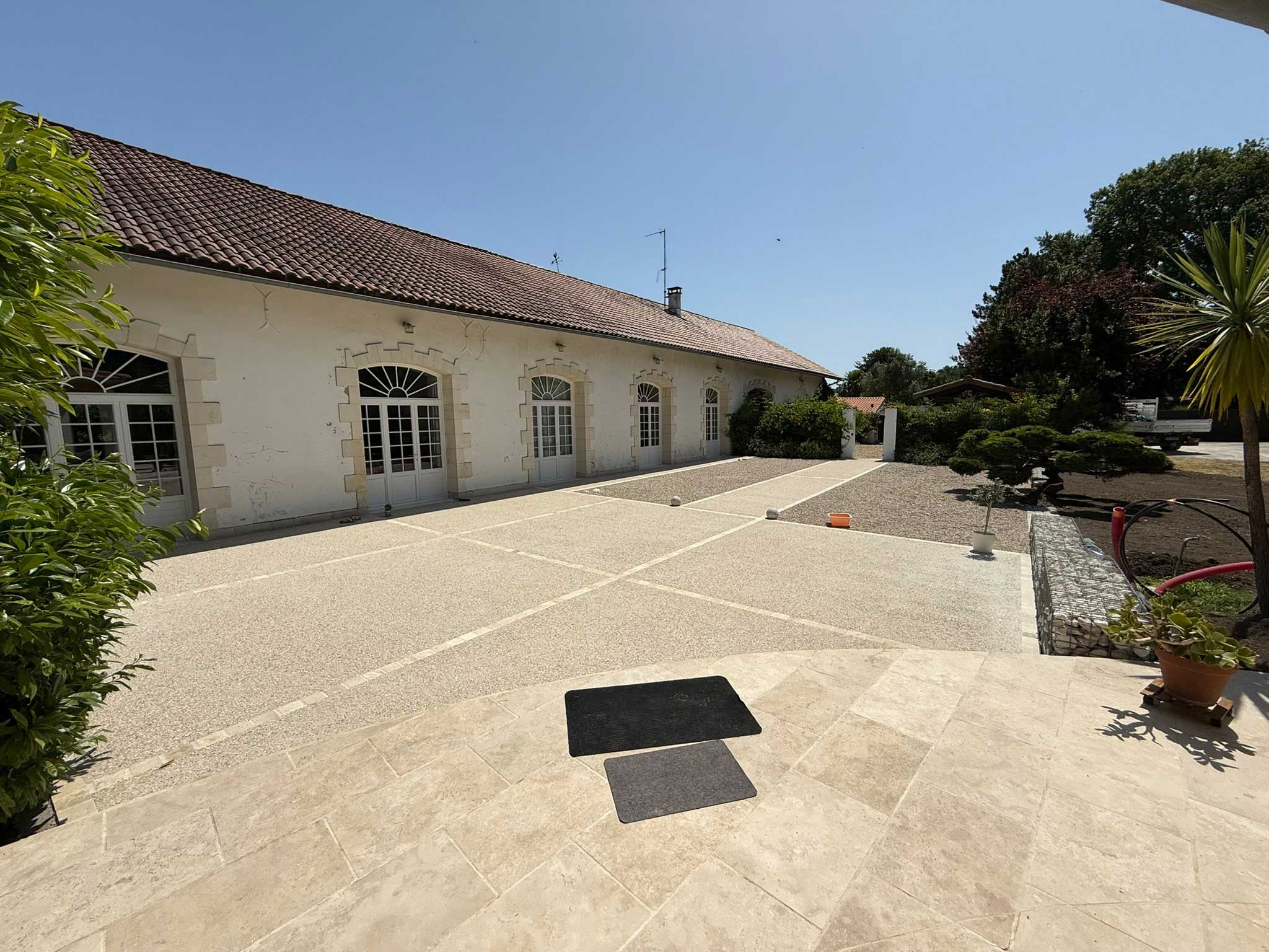 Photos de nos aménagements extérieurs : cours, allées et terrassement