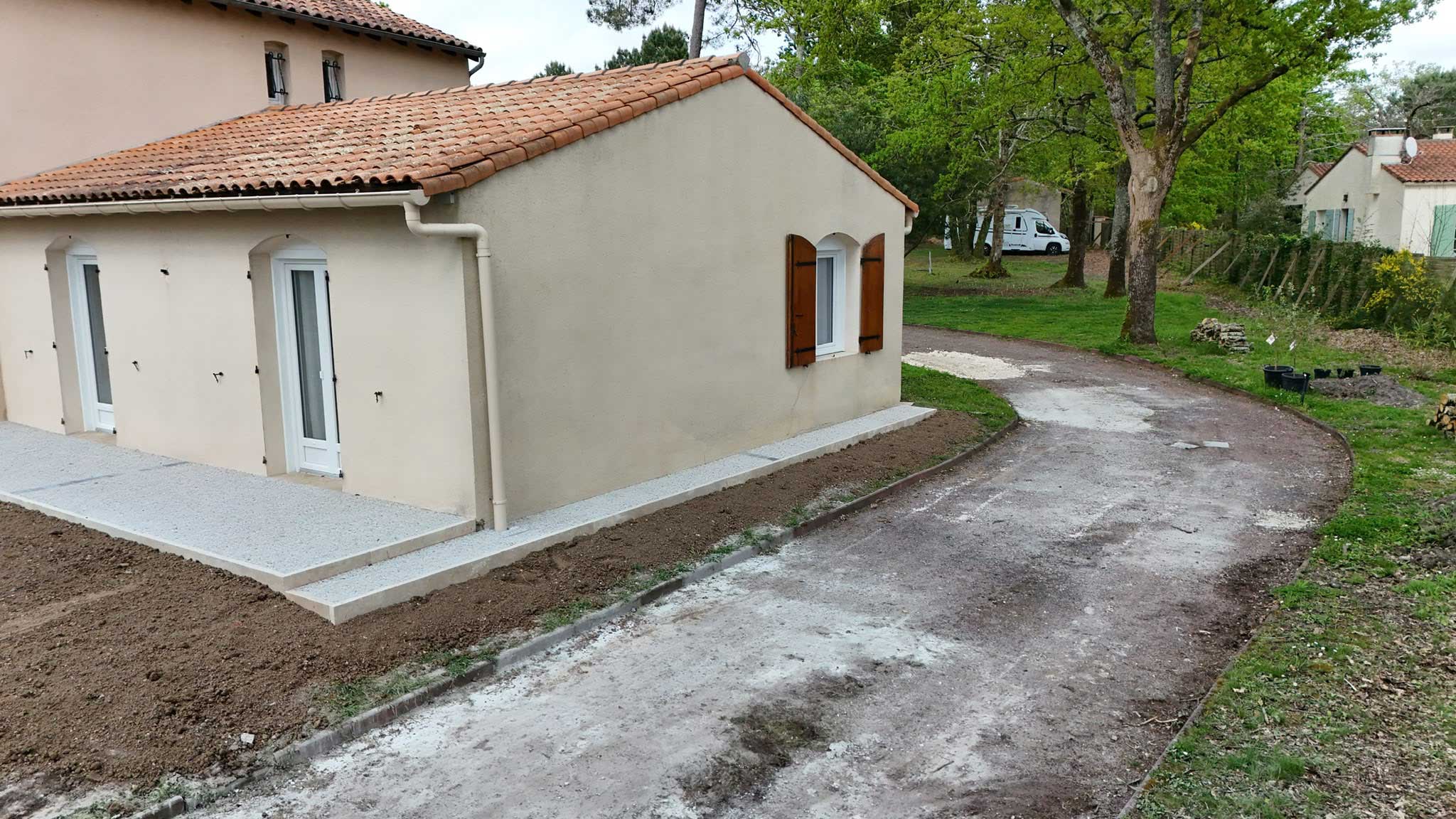 Photos de nos aménagements extérieurs : cours, allées et terrassement