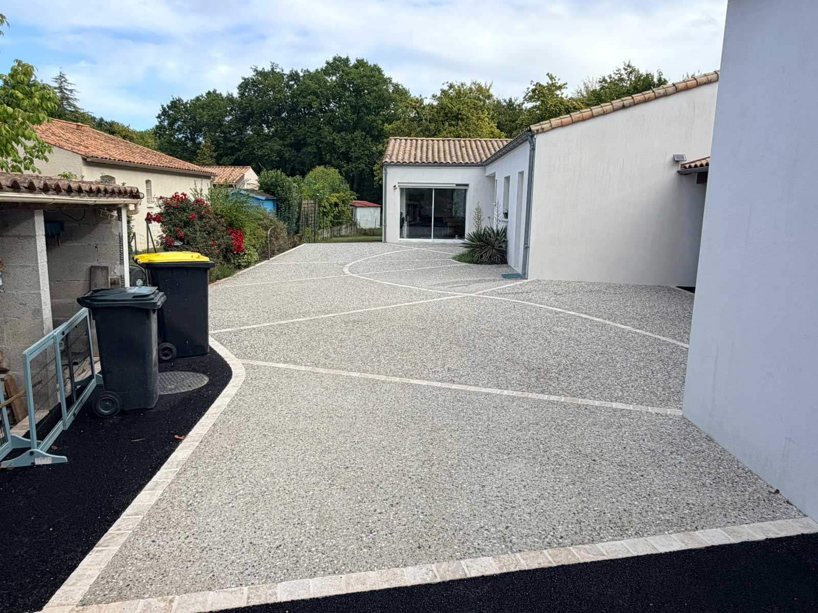 Photos de nos aménagements extérieurs : cours, allées et terrassement