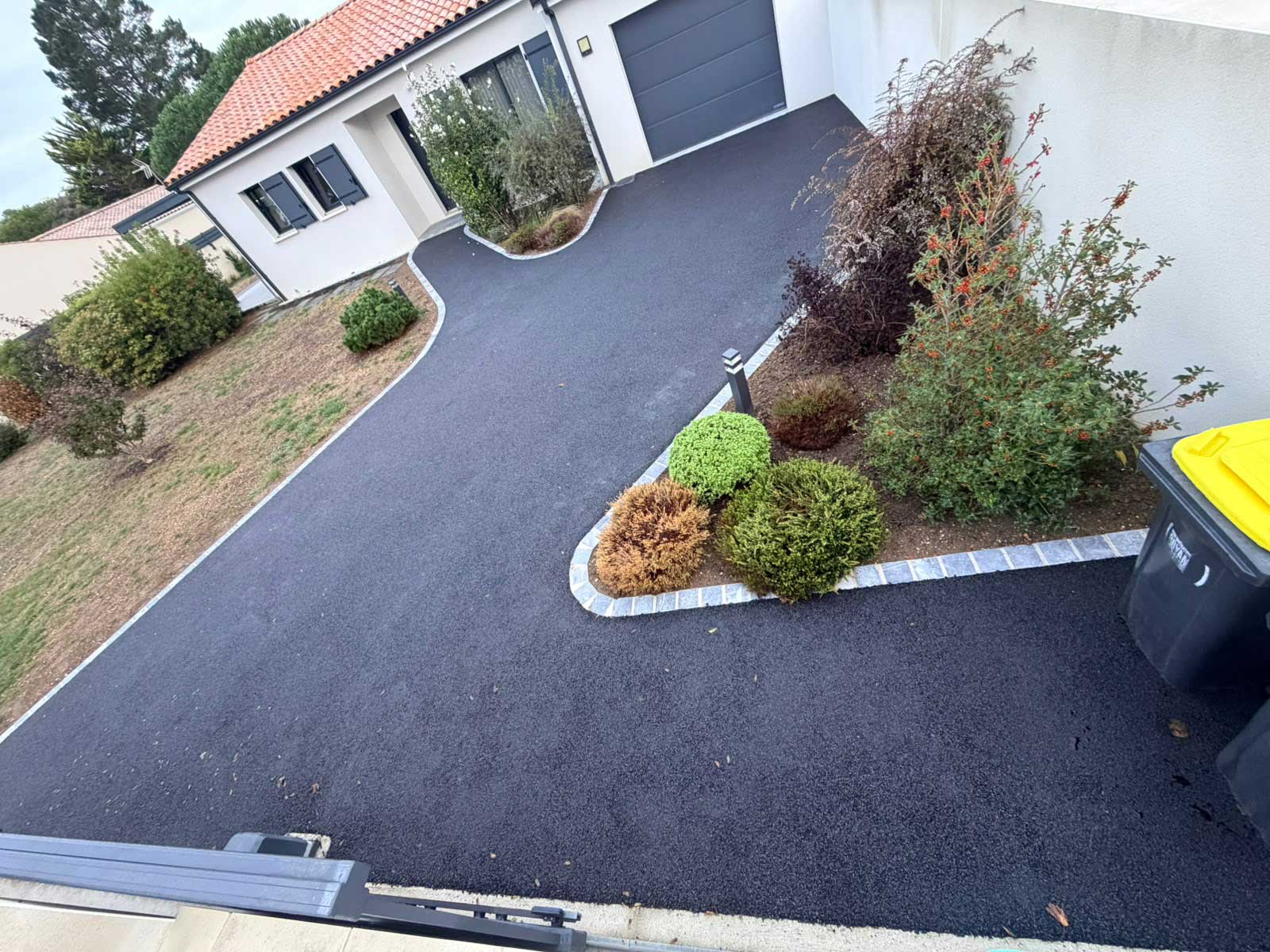 Photos de nos aménagements extérieurs : cours, allées et terrassement