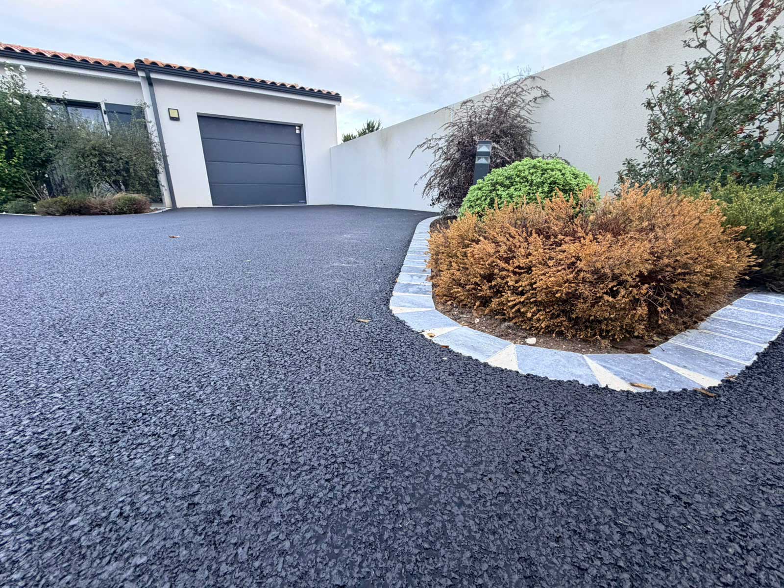 Photos de nos aménagements extérieurs : cours, allées et terrassement