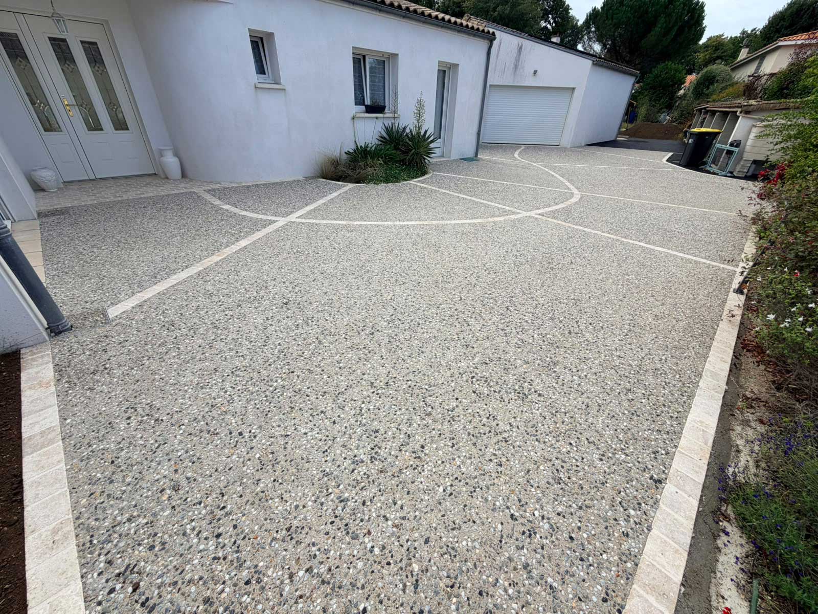 Photos de nos aménagements extérieurs : cours, allées et terrassement