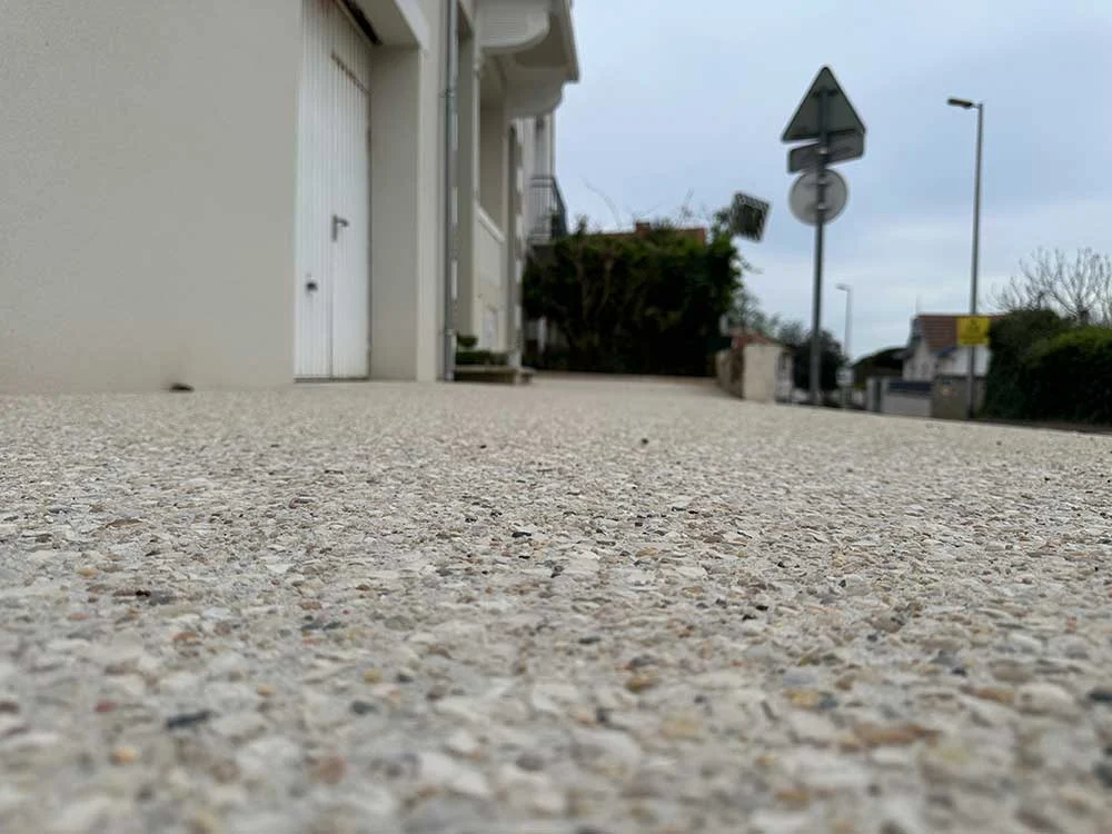 Béton lavé ou poreux — réalisation Extérieur Design 17