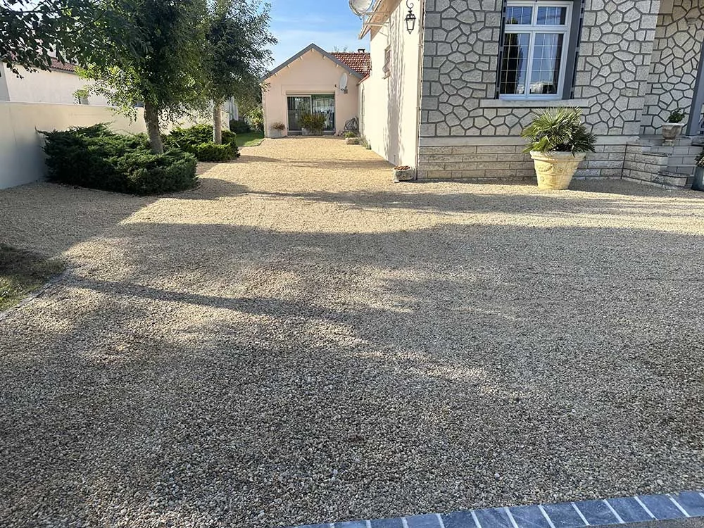 Gravillonnage réalisé par Extérieur Design 17