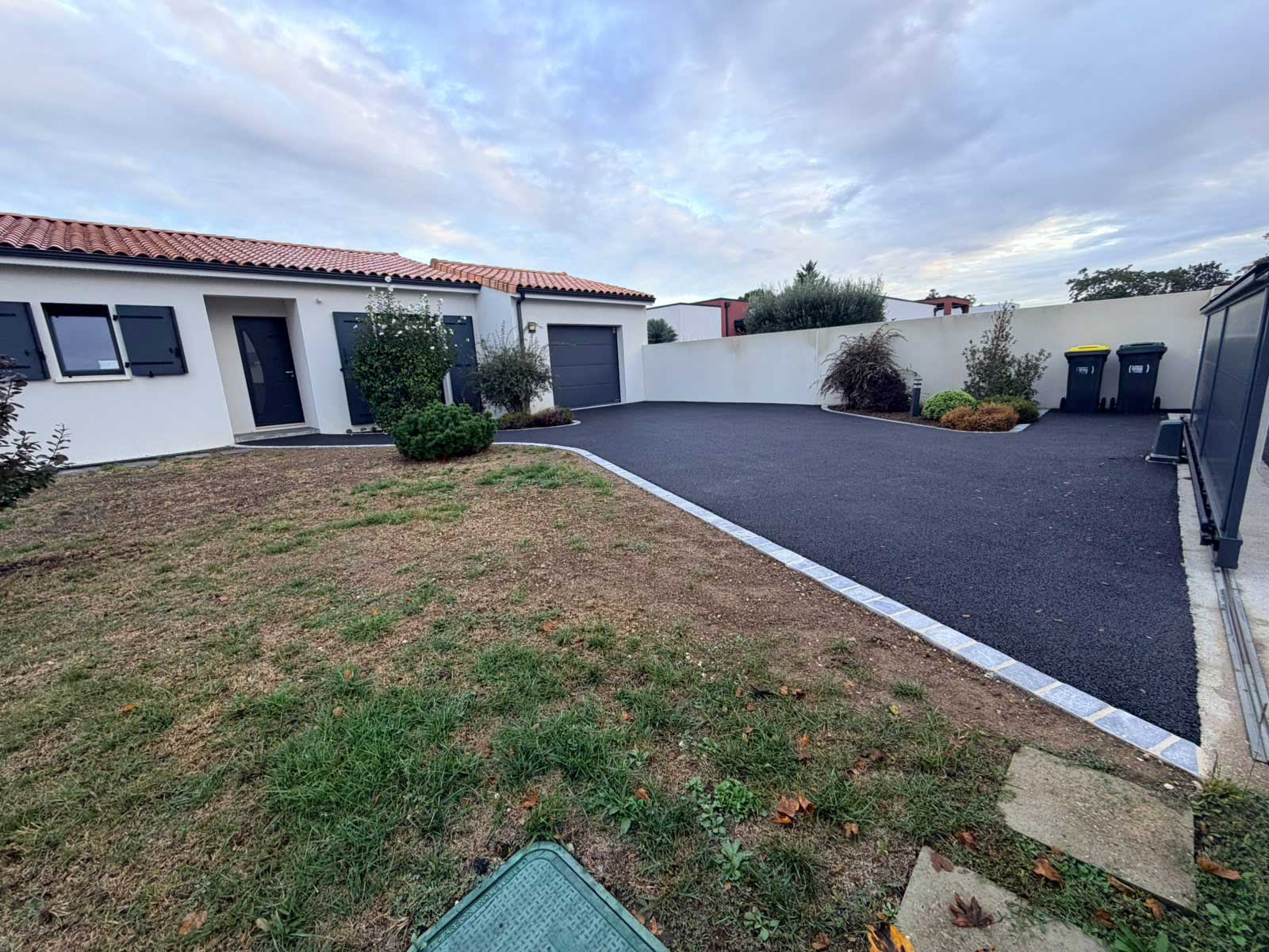 Photos de nos aménagements extérieurs : cours, allées et terrassement